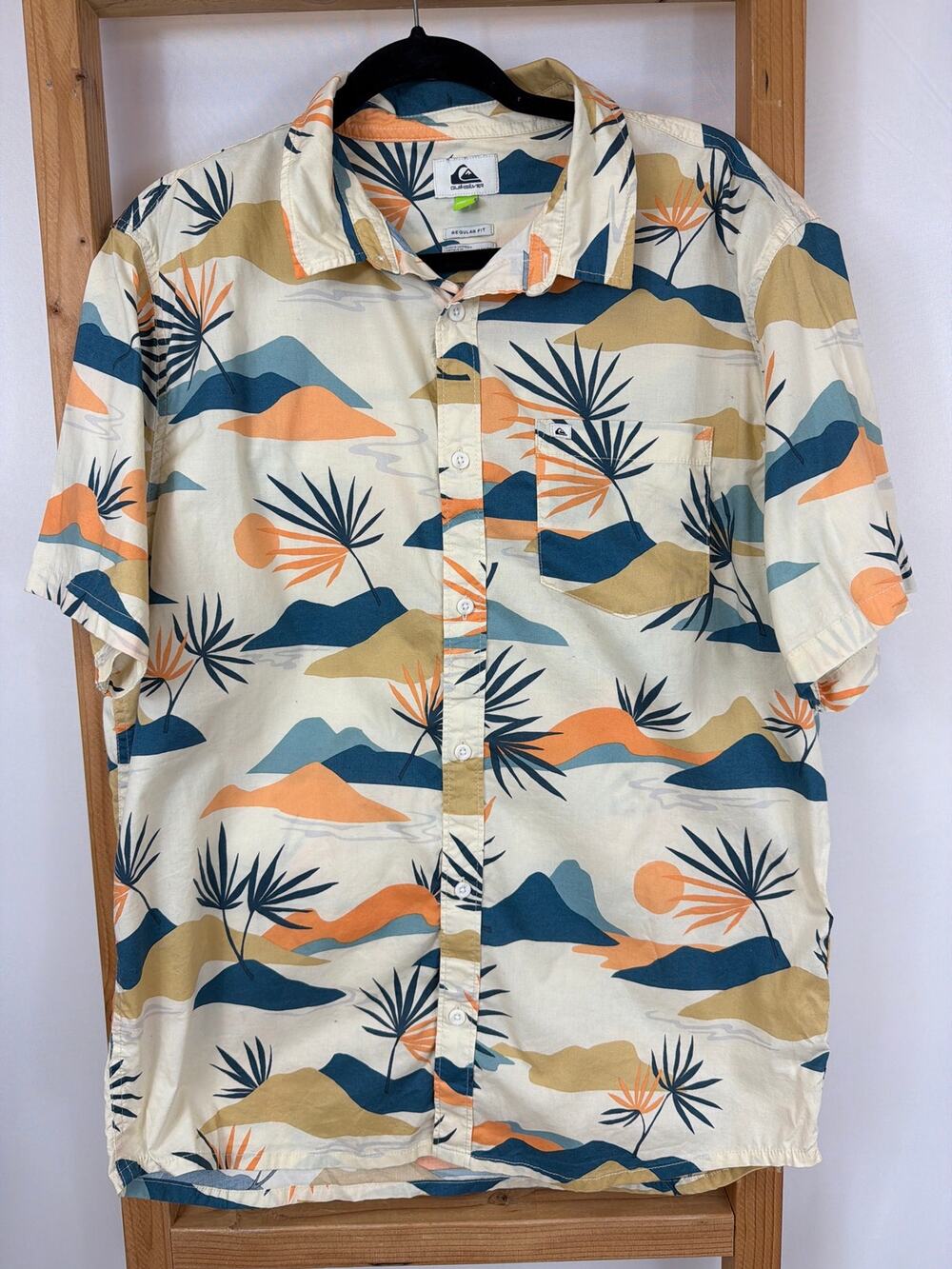 Quiksilver Multicolor Palm Tree Short Sleeve Button Up Shirt Size M